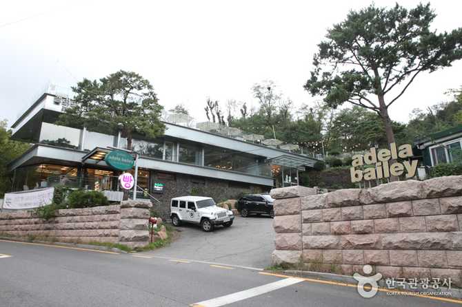 서울 종로구 북악스카이웨이 전망 좋은 카페 겸 레스토랑 아델라베일리 소개