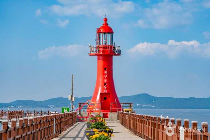 Jebu Island Lighthouse - image 1