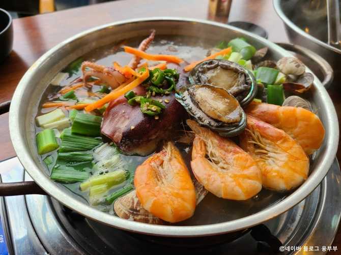 경기도 화성시 정프로해물칼국수, 신선한 해산물과 자가제면 칼국수 맛집