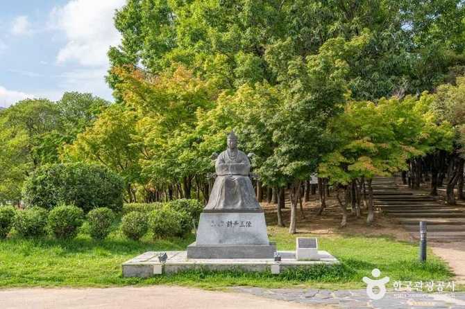 김해 수릉원: 가야왕 수로왕과 허왕후의 역사와 자연을 만나는 생태공원