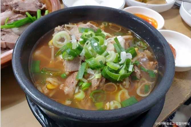 여수 돼지국밥 맛집 가이드: 깔끔한 국물과 부드러운 수육의 조화