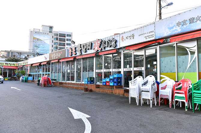 제주 중문 야시장, 불란지야시장에서 즐기는 신선한 해산물과 지역 별미