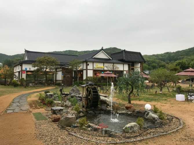 인천 남동구 노란우체통 카페, 감성 가득한 한옥 공간에서 특별한 추억 만들기 1