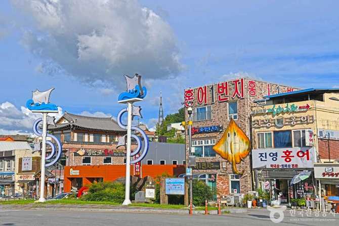 영산포 홍어거리: 나주 대표 향토음식과 관광 명소 소개