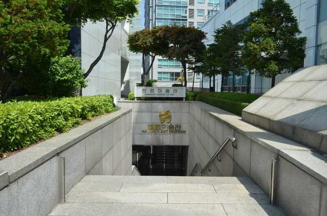 서울 서초구 한원미술관: 현대 한국화와 차세대 작가 육성의 중심지