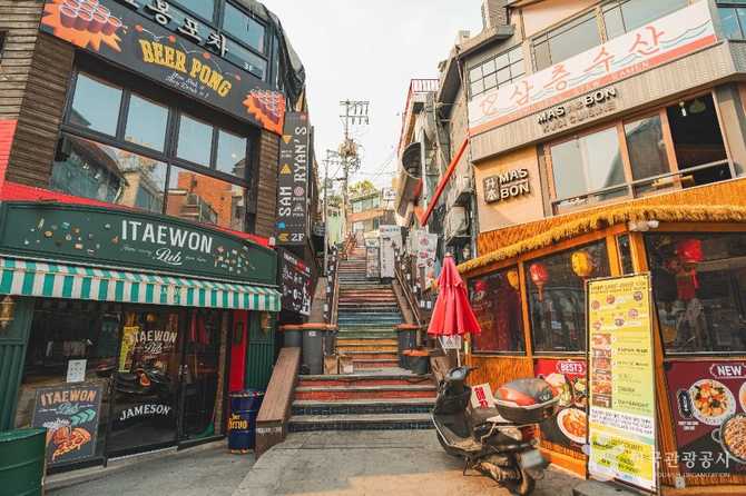 Explore Itaewon Tourist District - image 2