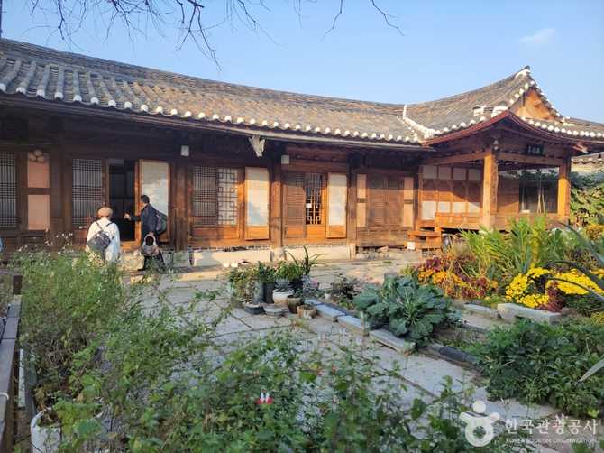 북촌동양문화박물관: 서울 북촌 한옥마을의 문화와 전망을 동시에 즐기기