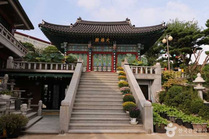 Discover Cheongnyangsa Temple in Seoul - image 2