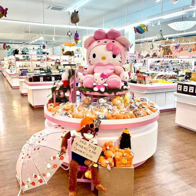 Discover Unique Souvenirs at Alice's - image 3