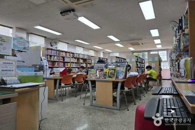 부산광역시립 명장도서관 정보와 이용 안내 3