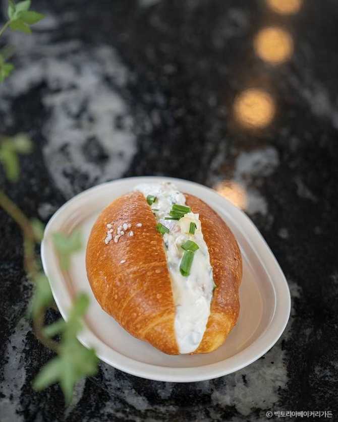 Victoria Bakery Garden - image 1