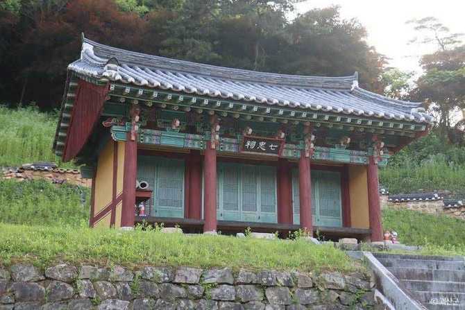 Discover Goesan Chilchungsa and Pisejeon - image 1