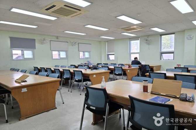 부산광역시립 명장도서관 정보와 이용 안내 4