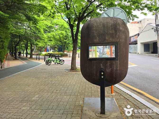 문래창작촌: 산업과 예술이 어우러진 서울의 복합 문화 공간 4