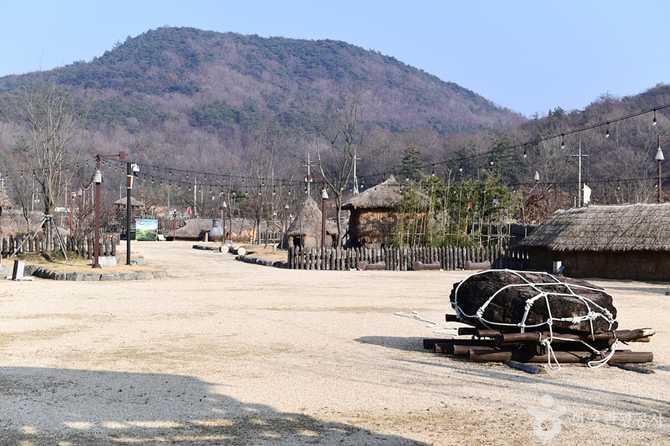 화순 고인돌선사체험장: 선사시대 체험과 교육의 명소 4