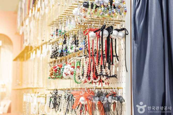Discover Seoul's Largest Accessory Marke - image 1