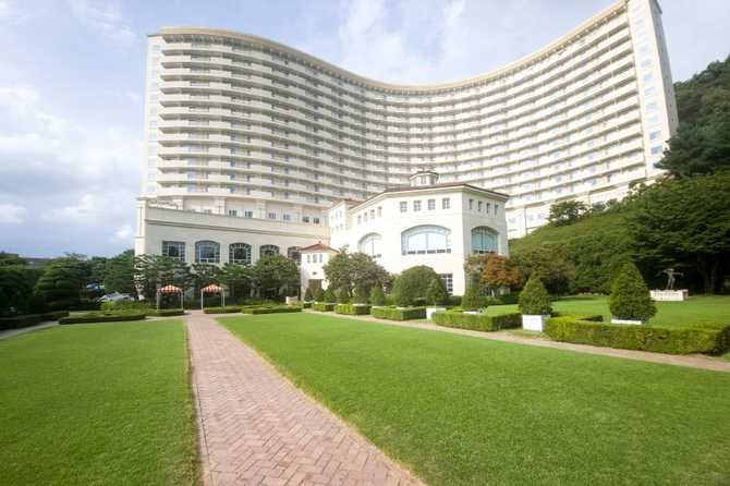 Luxury Hotel & Resort Near - image 1