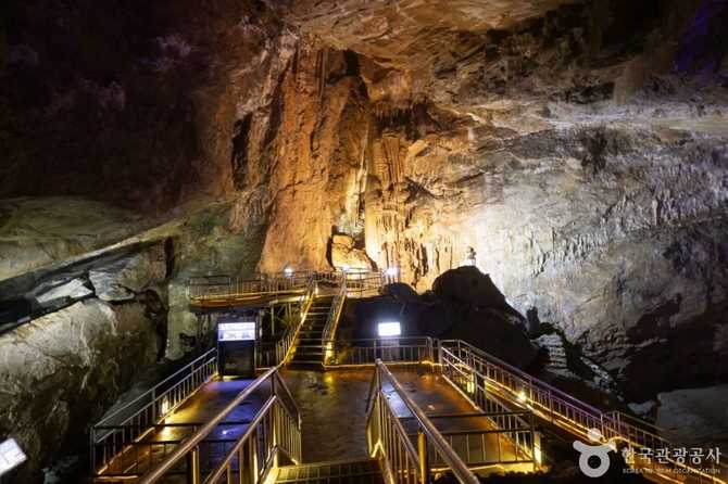 Explore Hwaseong Cave - image 1