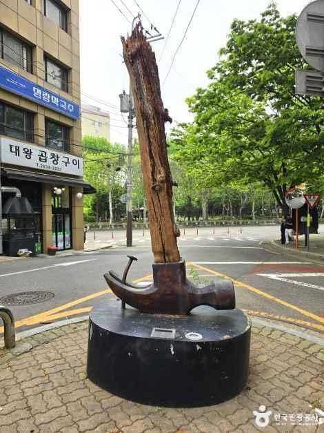 문래창작촌: 산업과 예술이 어우러진 서울의 복합 문화 공간 5