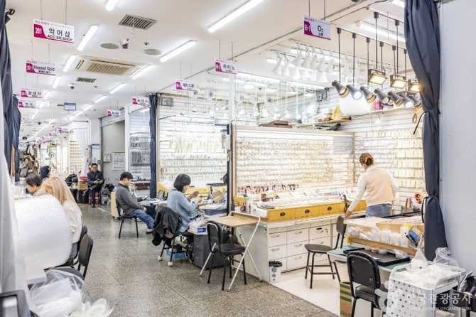 Discover Seoul's Largest Accessory Marke - image 7