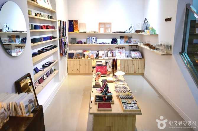 Visit Jeondong Art Museum - image 6