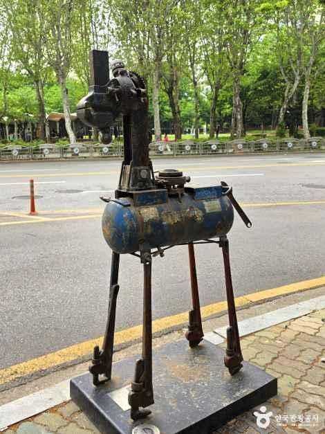 문래창작촌: 산업과 예술이 어우러진 서울의 복합 문화 공간 6