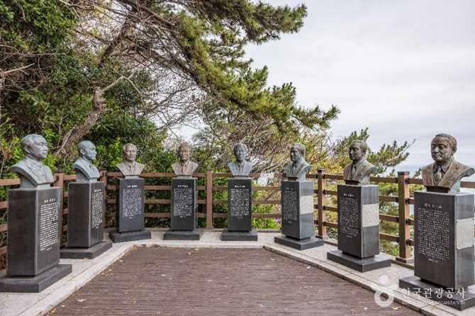 Exploring Yeongdo Lighthouse - image 10