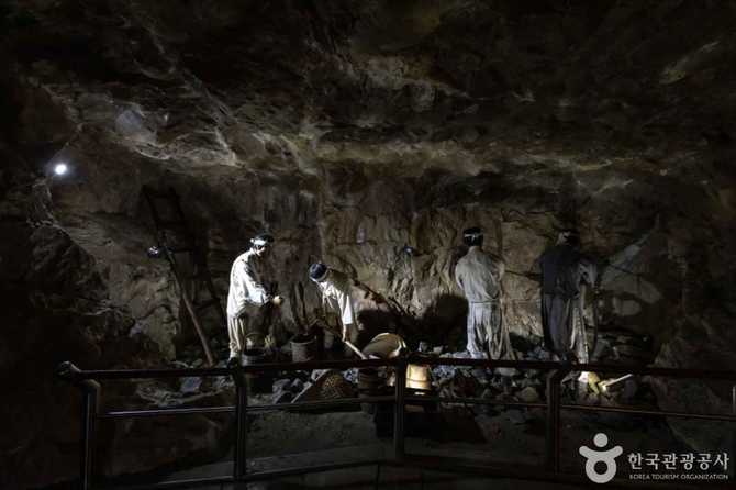 Explore Hwaseong Cave - image 14