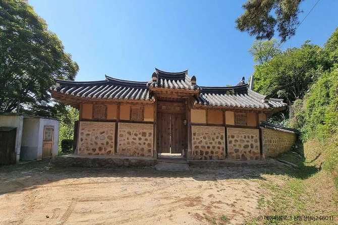 Explore the Historic Hwaseong Jeong - image 4