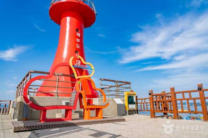 Jebu Island Lighthouse - image 3