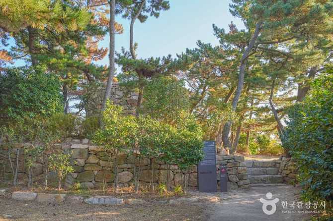Discover the Historic Jujeon Bongsoodae - image 3