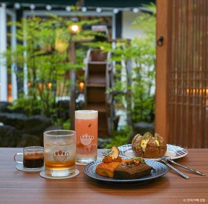 Experience Traditional Hanok and Modern - image 3
