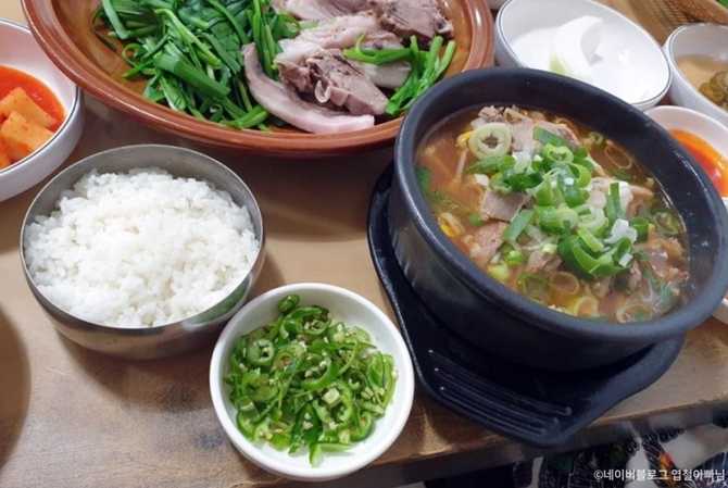 여수 돼지국밥 맛집 가이드: 깔끔한 국물과 부드러운 수육의 조화 2