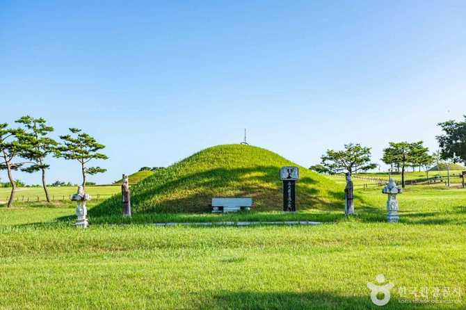 Discover the Historic King Geongdeok - image 2