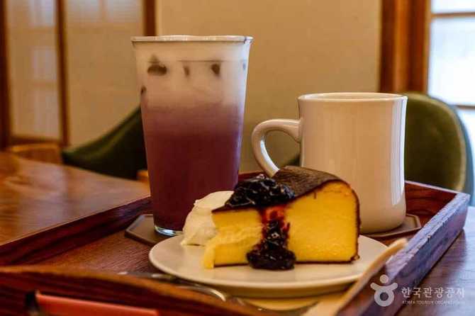 고창 옛도심조양관, 근대문화유산과 현대 카페의 만남 6