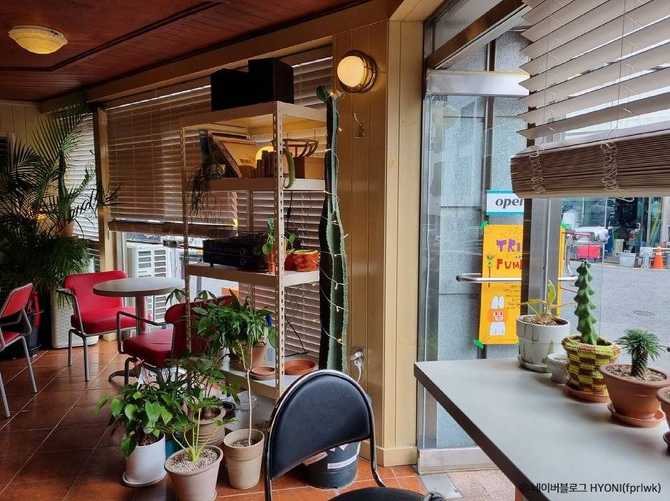 Discover the Charm of Cafe - image 2