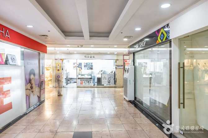 Explore Busan Seomyeon Underground Shopp - image 1