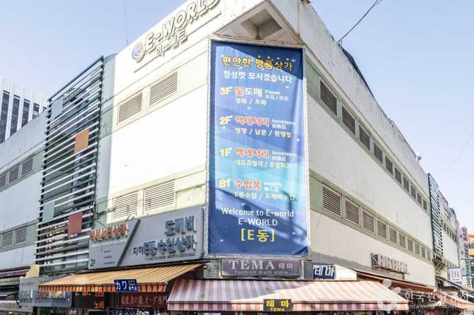 Discover Seoul's Largest Accessory Marke - image 5