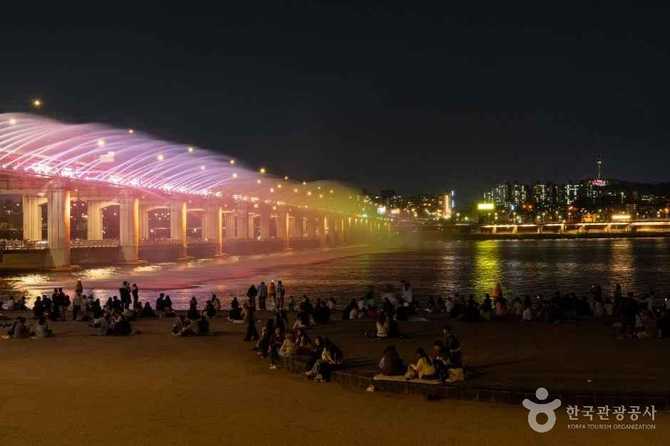 Discover Banpo Hangang Park - image 6