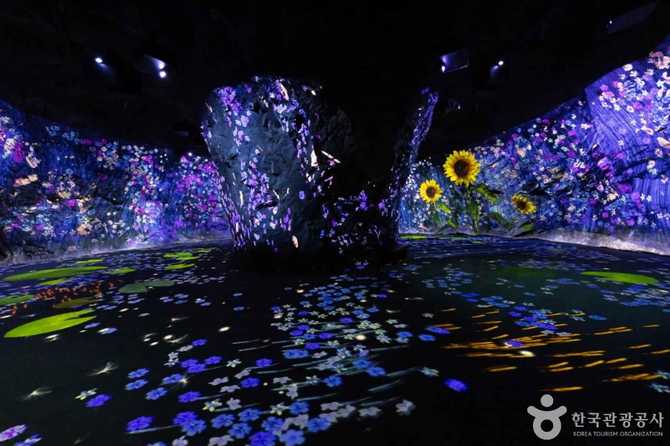 Explore Hwaseong Cave - image 10