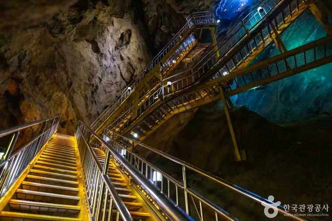 Explore Hwaseong Cave - image 11