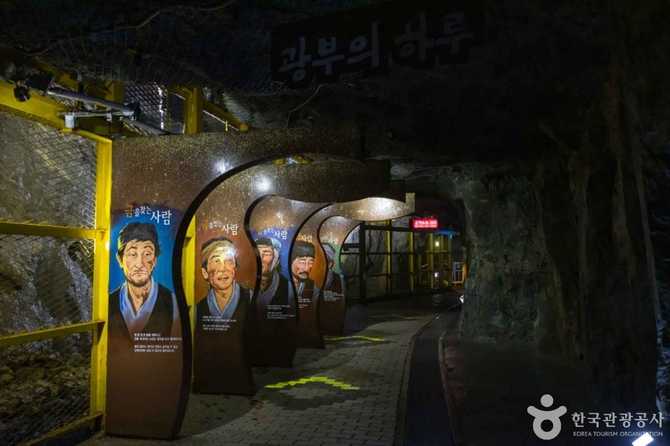 Explore Hwaseong Cave - image 19
