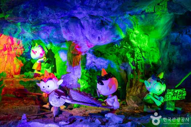 Explore Hwaseong Cave - image 20