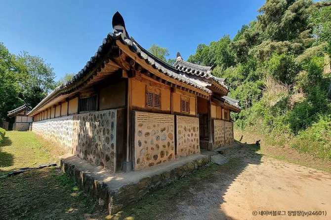 Explore the Historic Hwaseong Jeong - image 7
