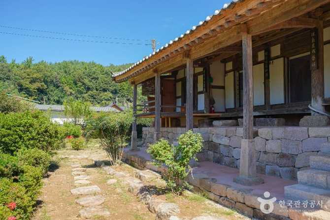 Visit Jeonju's Traditional Hanok Village - image 4