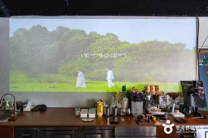 원주 로컬그로서란트 능선: 강원도 지역 특색을 담은 카페와 식료품점 4