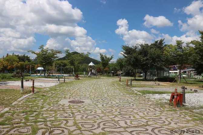 Experience the Best Camping at - image 1