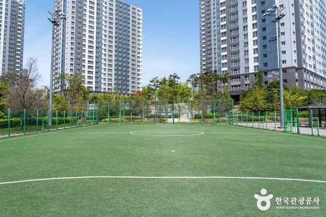 Discover Dongan Cheongcheon Sports Park - image 3
