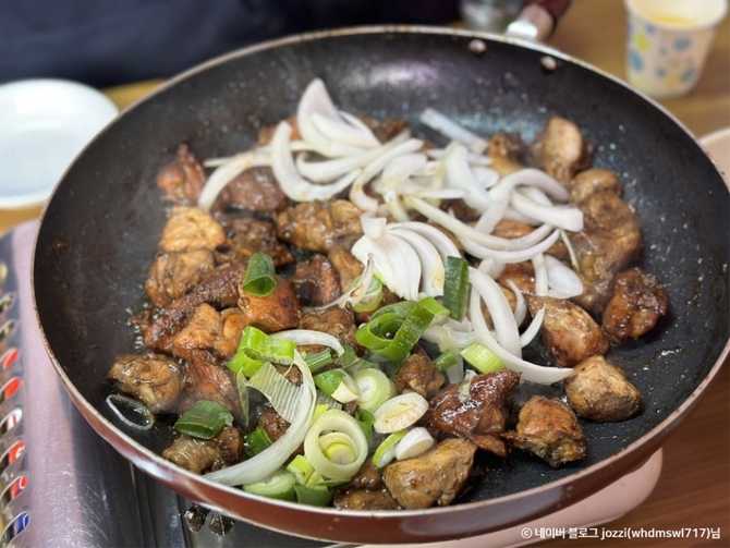 충청남도 천안의 인기 맛집, 공주집 간장닭갈비와 무생채 맛보기 3