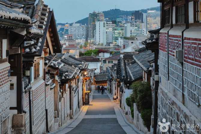 Visit Bukchon Hanok Village - image 5